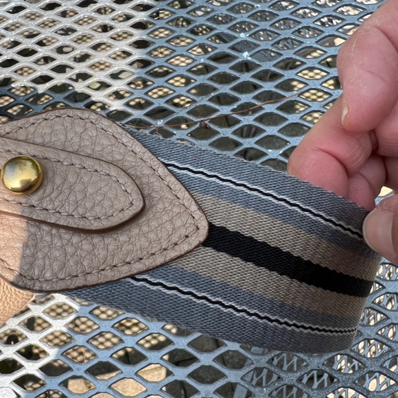 Prada Vitello Pebbles Leather crossbody in Camel color - Picture 4 of 13